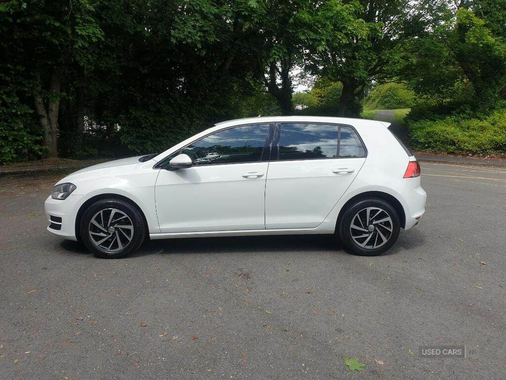 Volkswagen Golf 1.6 Tdi 105 Se TFZ3887 White #2
