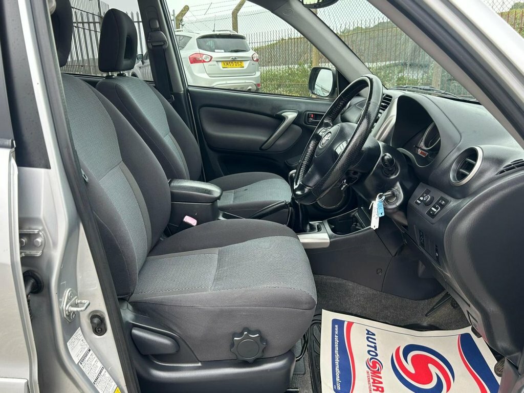 Toyota Rav 4 Suv 2.0 Vvt-i Xt5 4Wd 200505 Silver #36