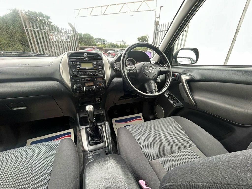 Toyota Rav 4 Suv 2.0 Vvt-i Xt5 4Wd 200505 Silver #30