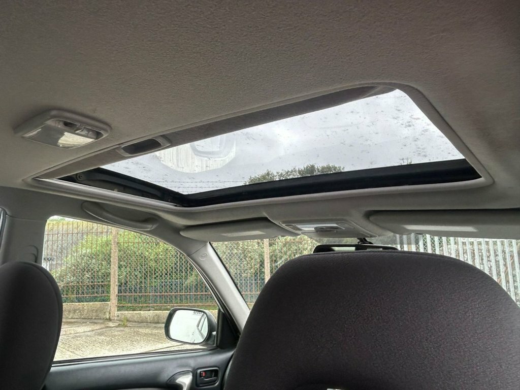 Toyota Rav 4 Suv 2.0 Vvt-i Xt5 4Wd 200505 Silver #17
