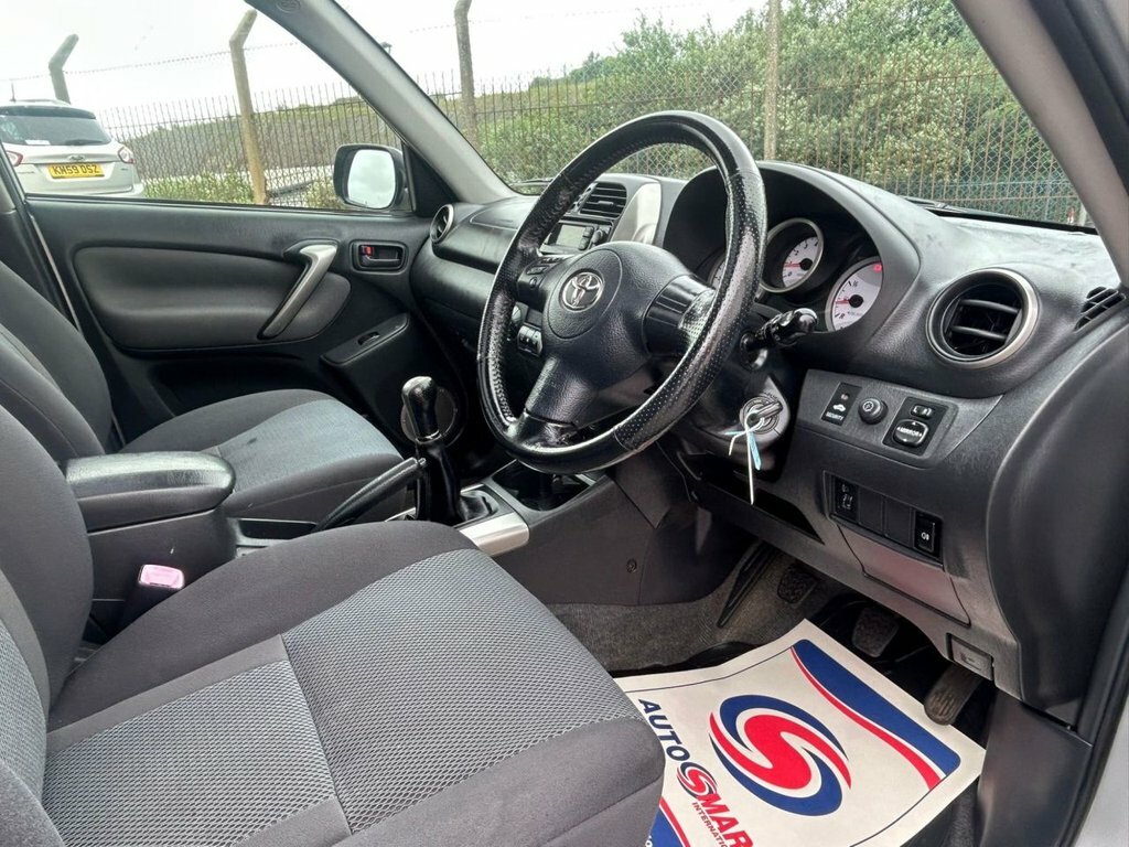 Toyota Rav 4 Suv 2.0 Vvt-i Xt5 4Wd 200505 Silver #37