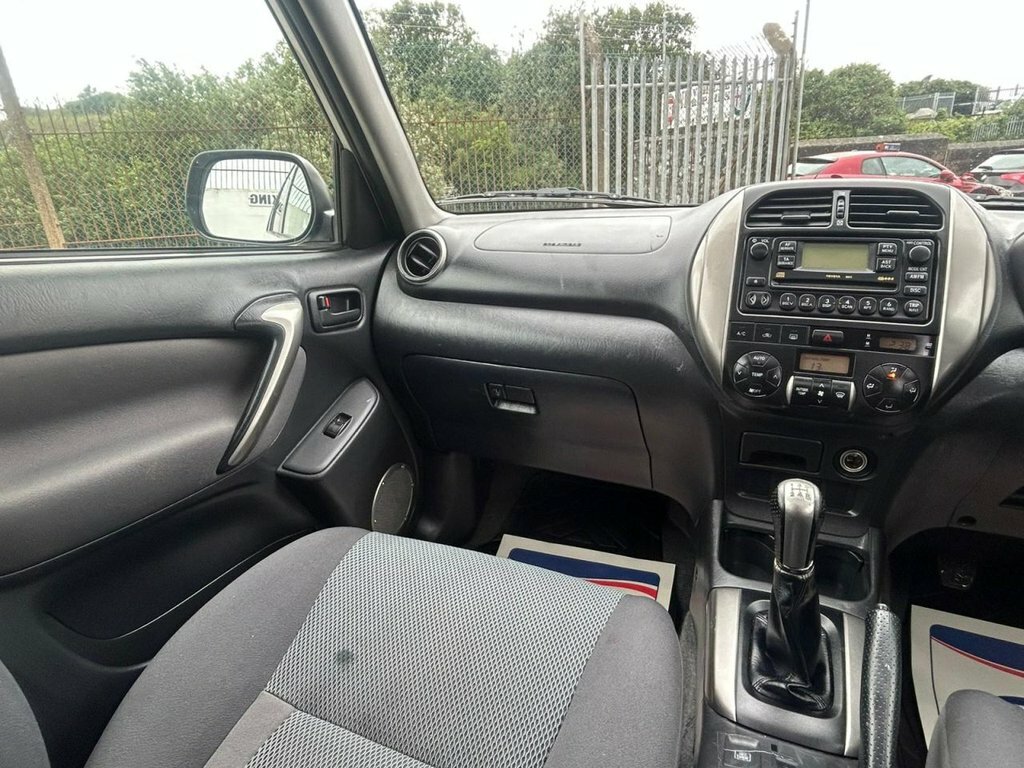 Toyota Rav 4 Suv 2.0 Vvt-i Xt5 4Wd 200505 Silver #31