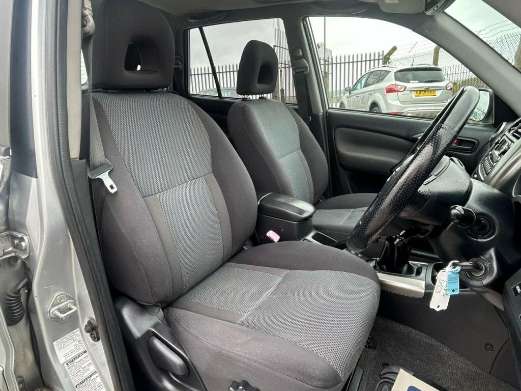 Toyota Rav 4 Suv 2.0 Vvt-i Xt5 4Wd 200505 Silver #38
