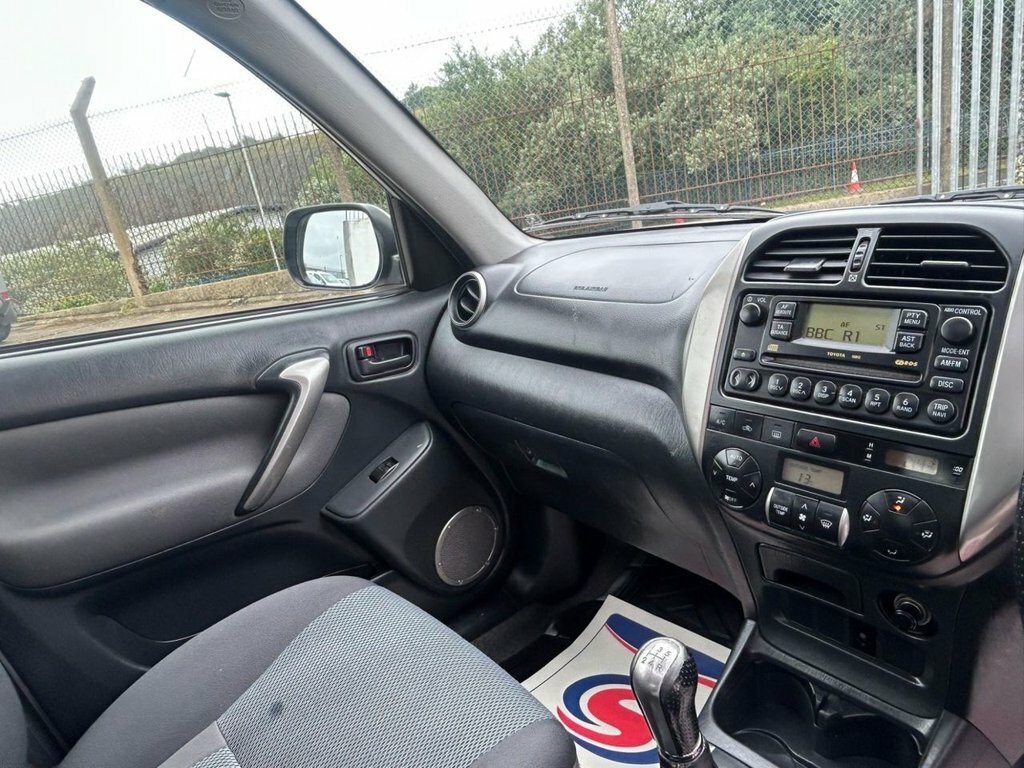 Toyota Rav 4 Suv 2.0 Vvt-i Xt5 4Wd 200505 Silver #32