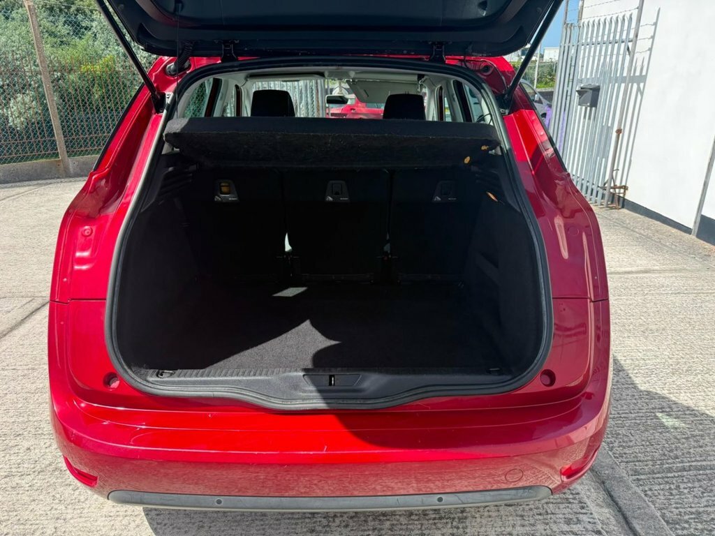 Citroen C4 Picasso 1.6L Vtr Red #5