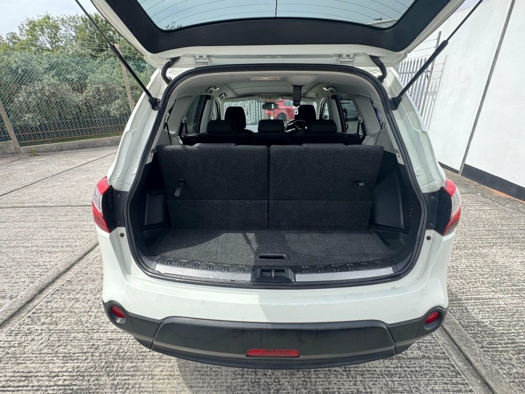 Nissan Qashqai+2 1.6L N-tec White #5