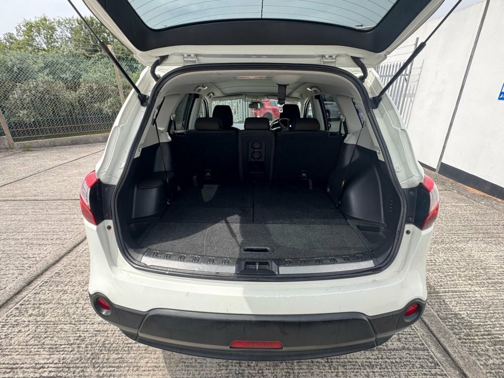 Nissan Qashqai+2 1.6L N-tec White #6