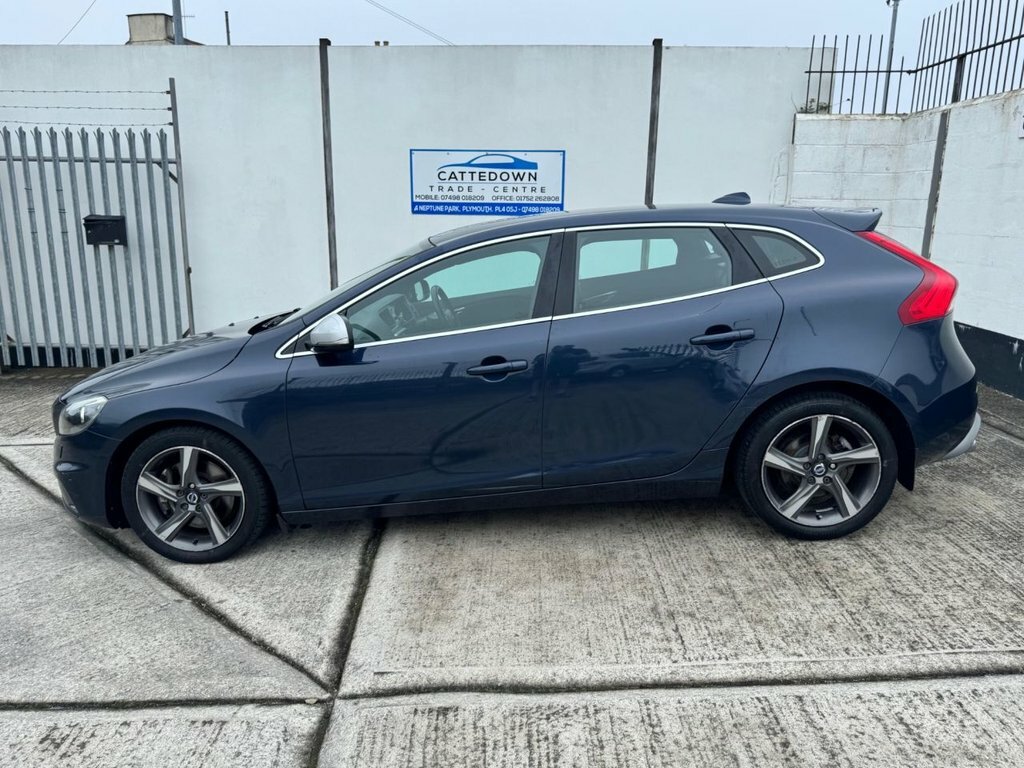 Volvo V40 2L R-design Nav YS64DNV Blue #2