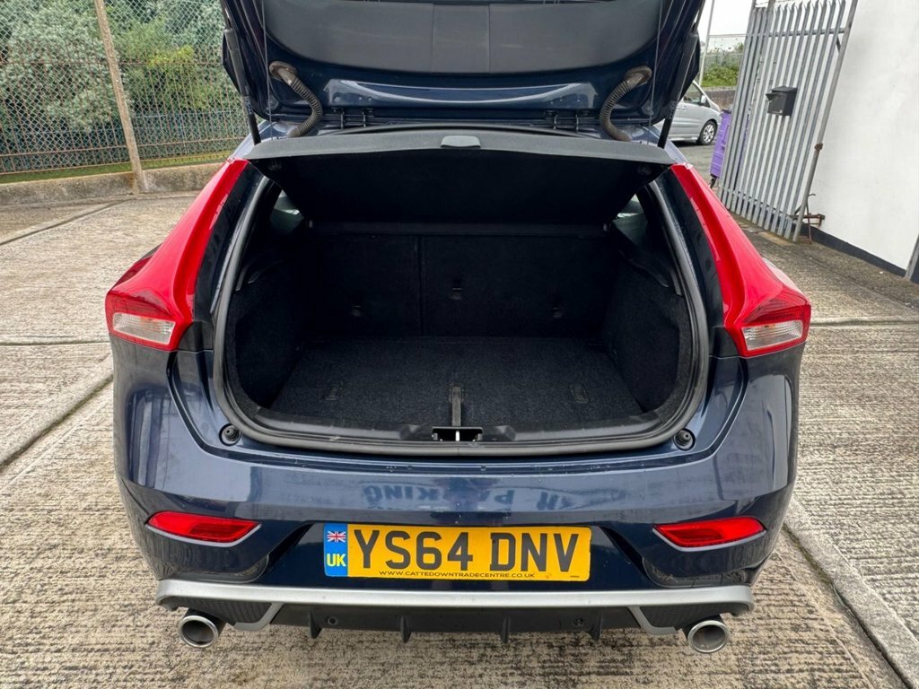 Volvo V40 2L R-design Nav YS64DNV Blue #5