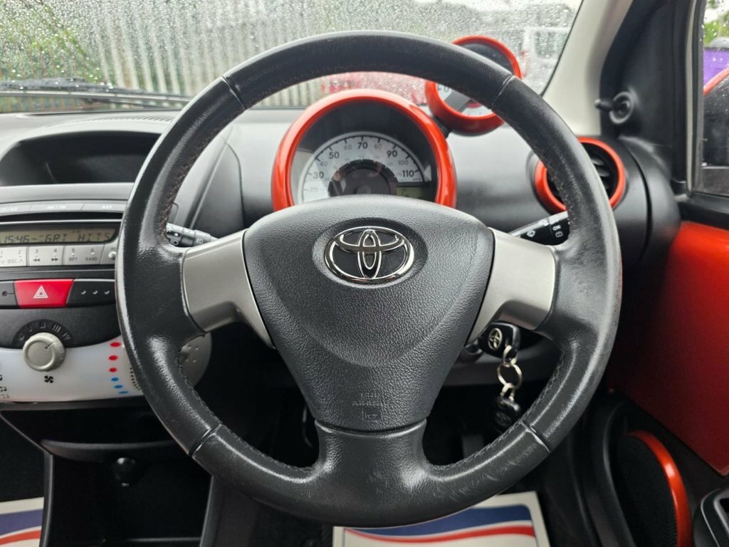 Toyota Aygo Hatchback White #17