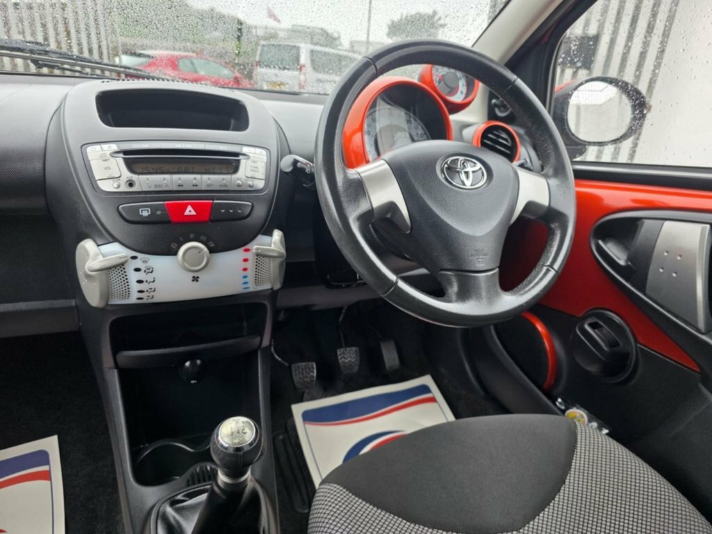 Toyota Aygo Hatchback White #23