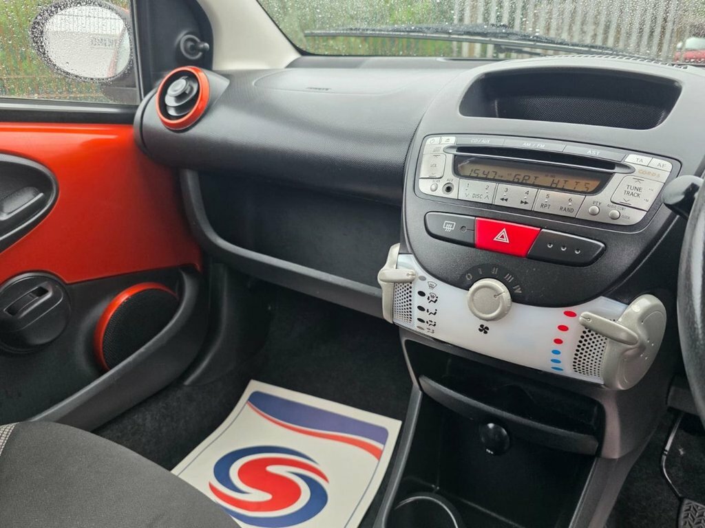 Toyota Aygo Hatchback White #19