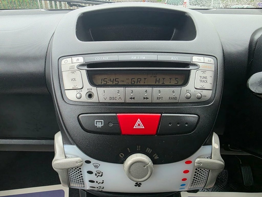 Toyota Aygo Hatchback White #18
