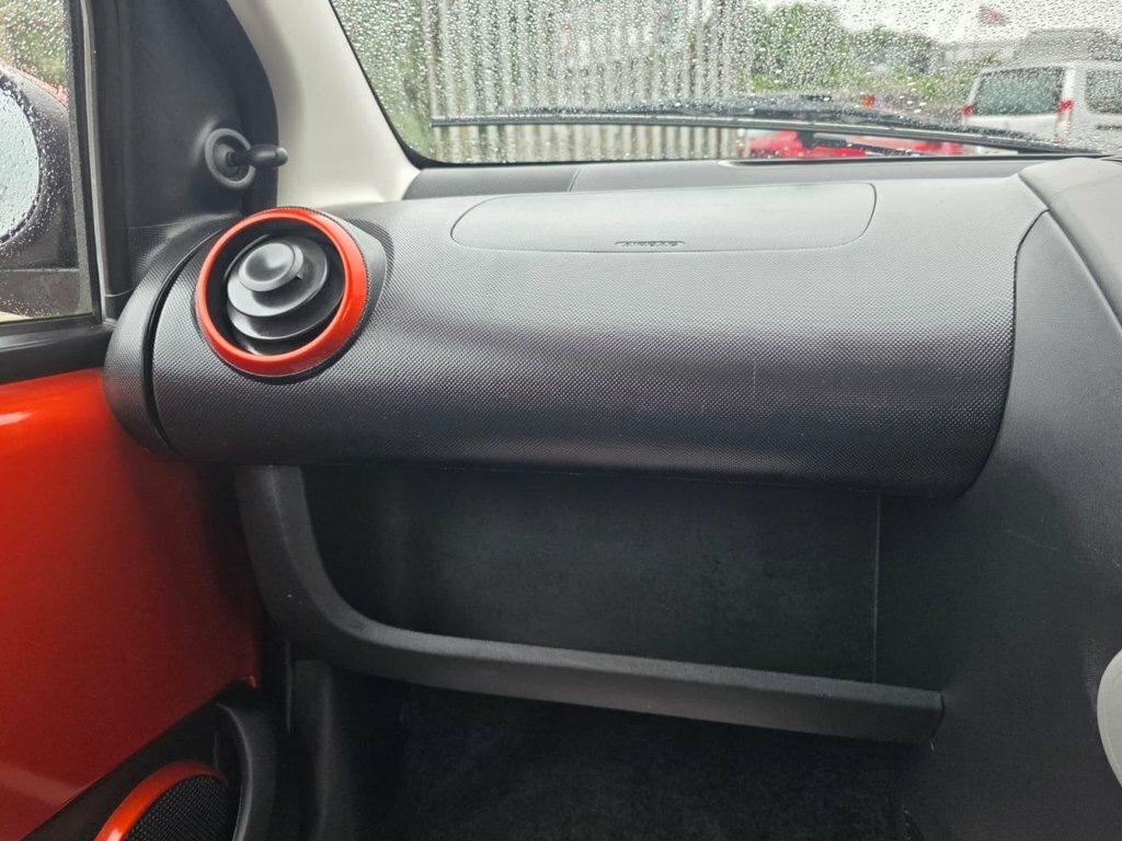 Toyota Aygo Hatchback White #21