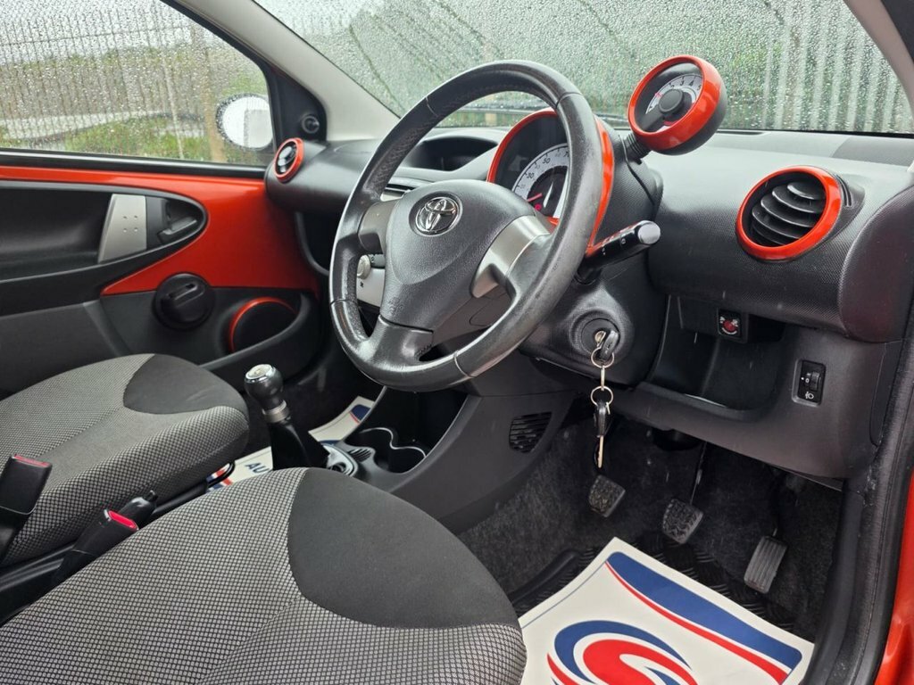 Toyota Aygo Hatchback White #25