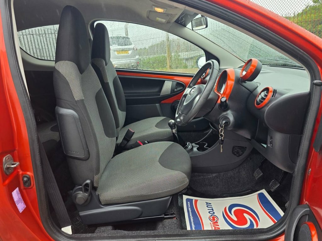 Toyota Aygo Hatchback White #24