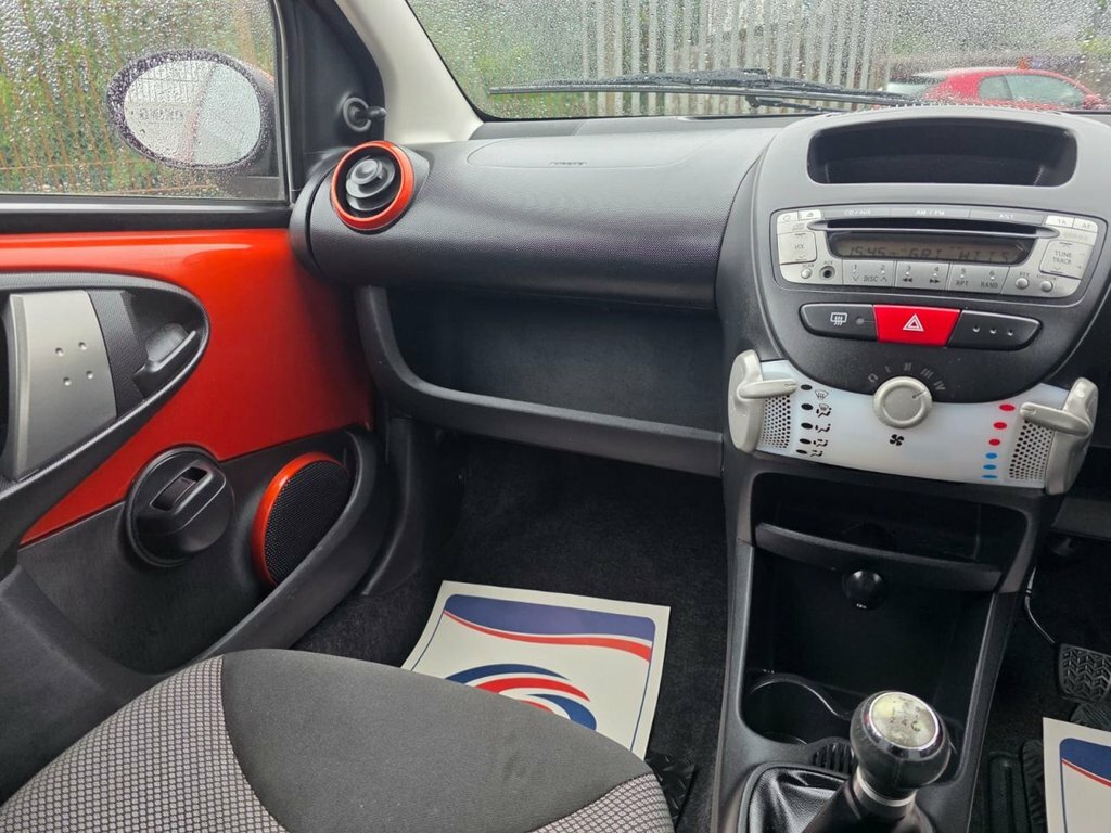 Toyota Aygo Hatchback White #20