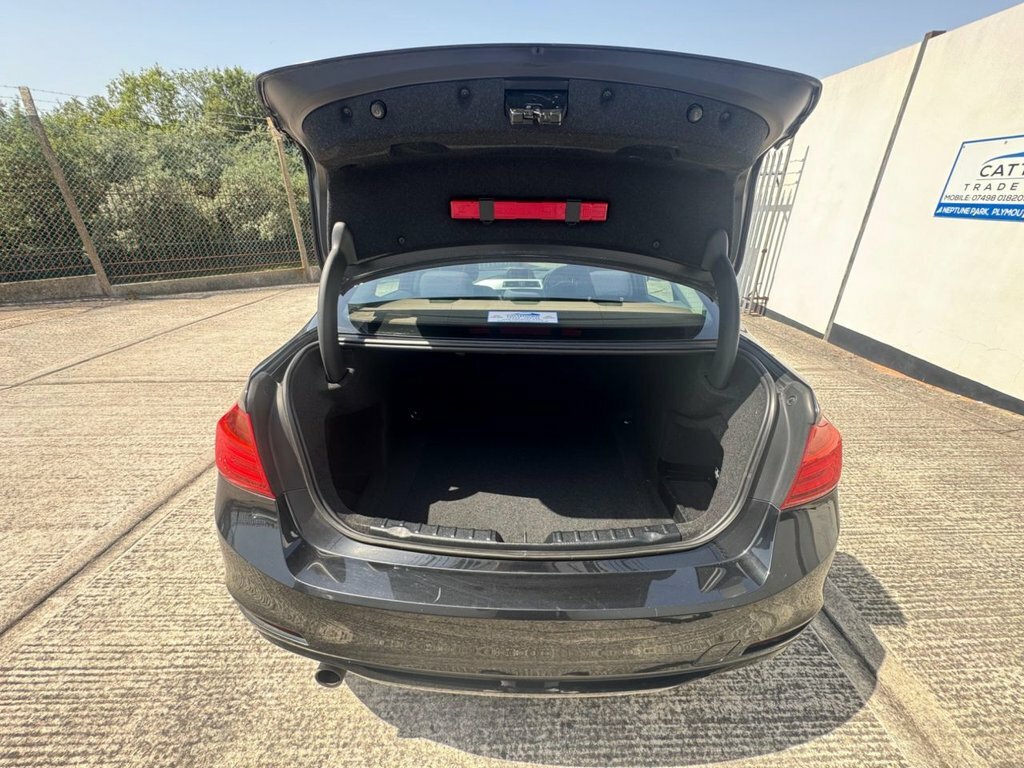 BMW 3 Series 2L Es Black #5