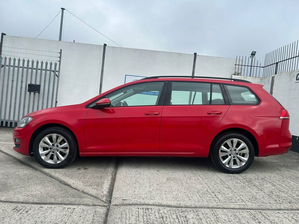 Volkswagen Golf 2L Se Red #2