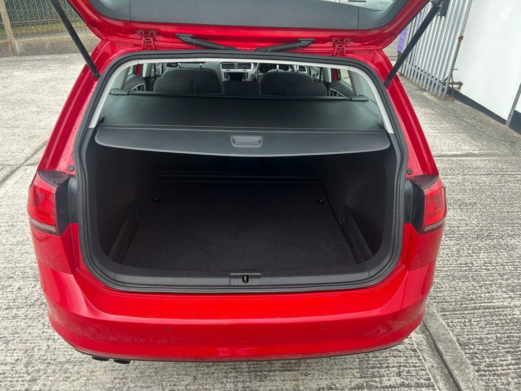Volkswagen Golf 2L Se Red #5