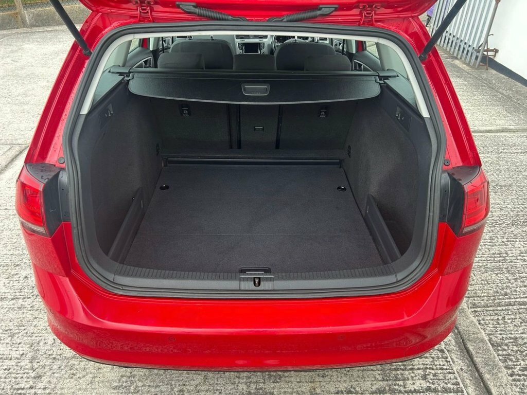 Volkswagen Golf 2L Se Red #6