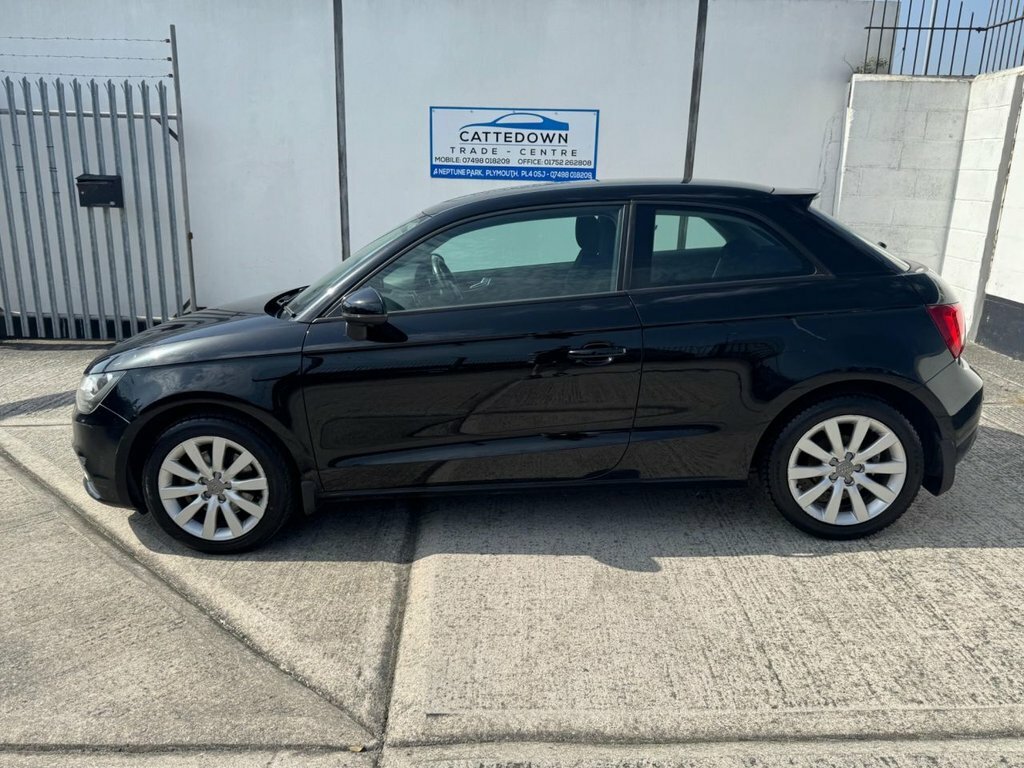 Audi A1 1.6L Sport Black #2