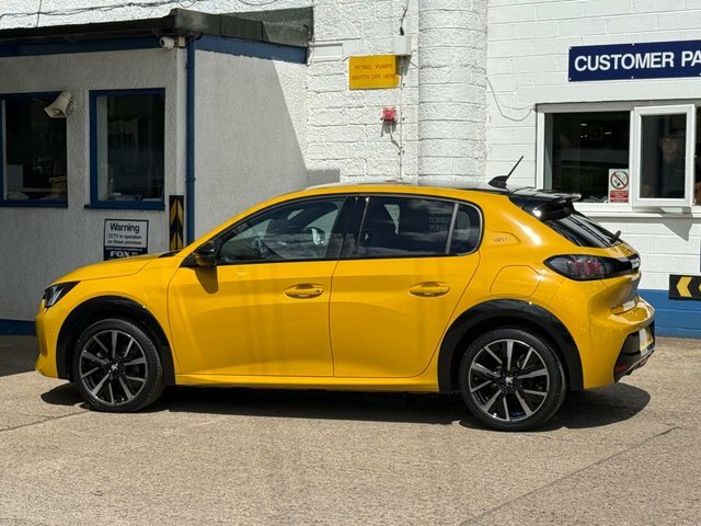 Peugeot 208 1.5 Bluehdi Gt Premium Hatchback Yellow #3