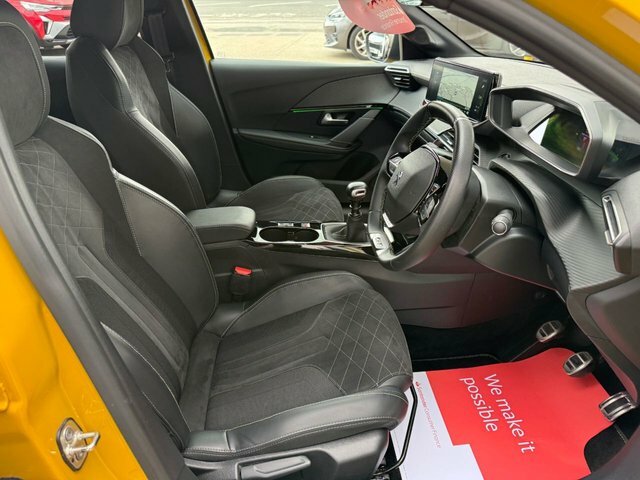 Peugeot 208 1.2 Puretech 100 Allure Black #54