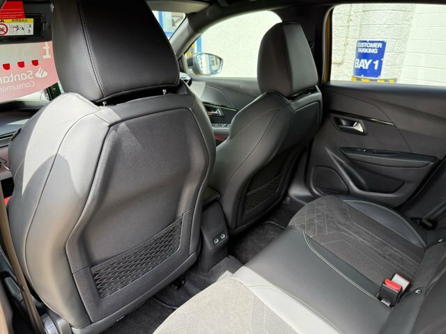 Peugeot 208 1.2 Puretech 100 Allure Black #42