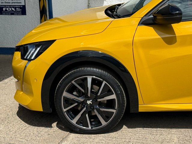 Peugeot 208 1.2 Puretech 100 Allure Black #19