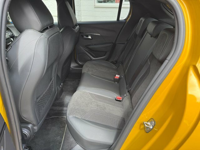Peugeot 208 1.2 Puretech 100 Allure Black #40