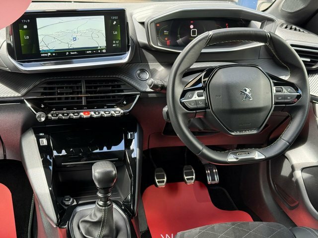 Peugeot 208 1.2 Puretech 100 Allure Black #44