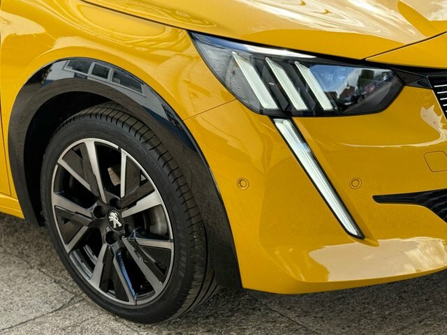 Peugeot 208 1.2 Puretech 100 Allure Black #12