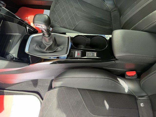 Peugeot 208 1.2 Puretech 100 Allure Black #50
