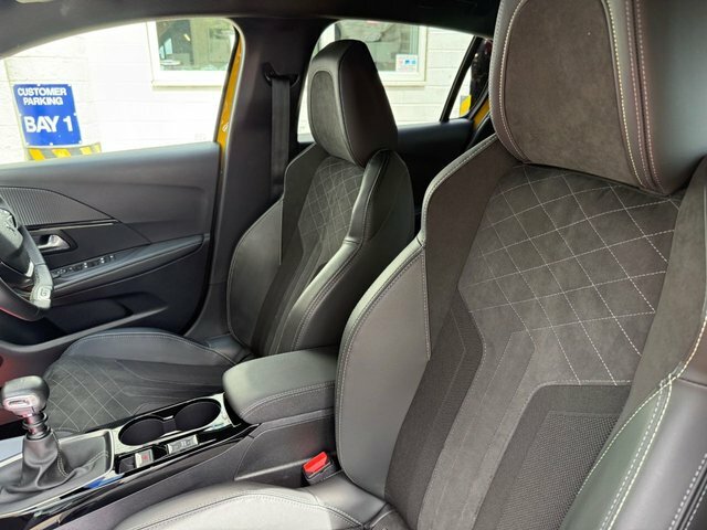 Peugeot 208 1.2 Puretech 100 Allure Black #48