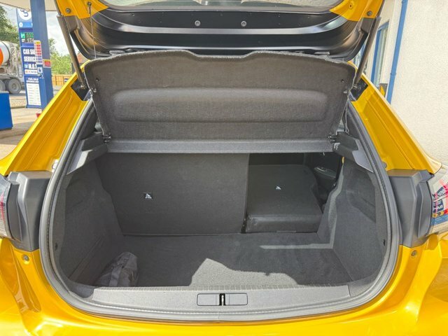 Peugeot 208 1.2 Puretech 100 Allure Black #36