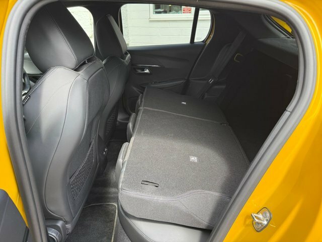 Peugeot 208 1.2 Puretech 100 Allure Black #38