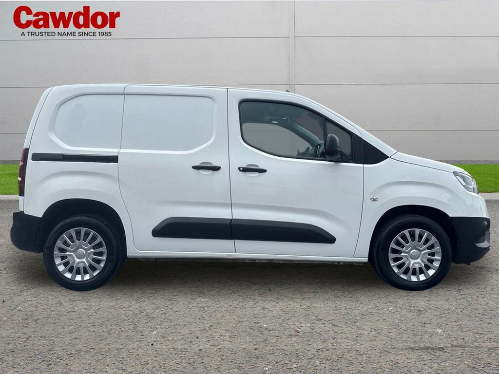 Toyota Proace City City Icon White #2