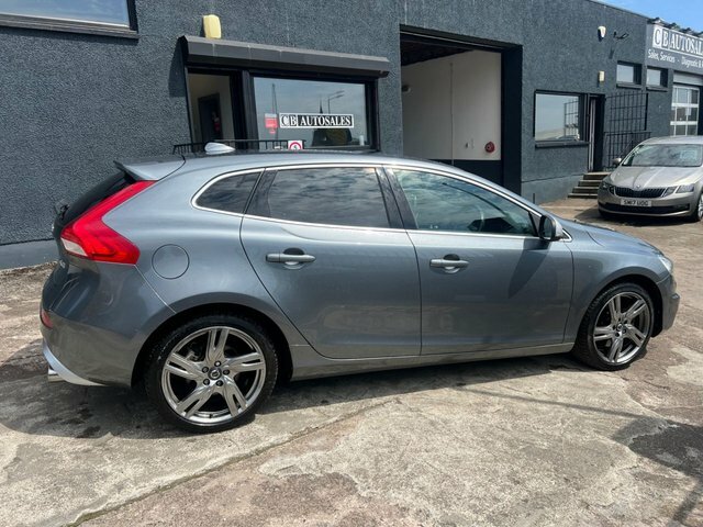 Volvo V40 2017 2.0 D3 R-design Pro Hatchback KW67EKU Grey #3