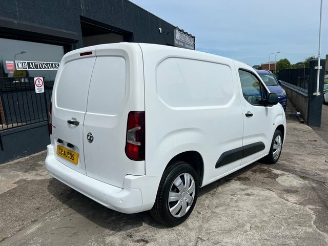 Vauxhall Combo 2020 1.6 Turbo D 2300 Sportive Panel Van Diese White #4