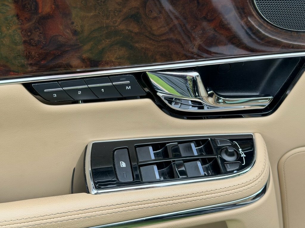 Jaguar XJ D V6 Silver #16