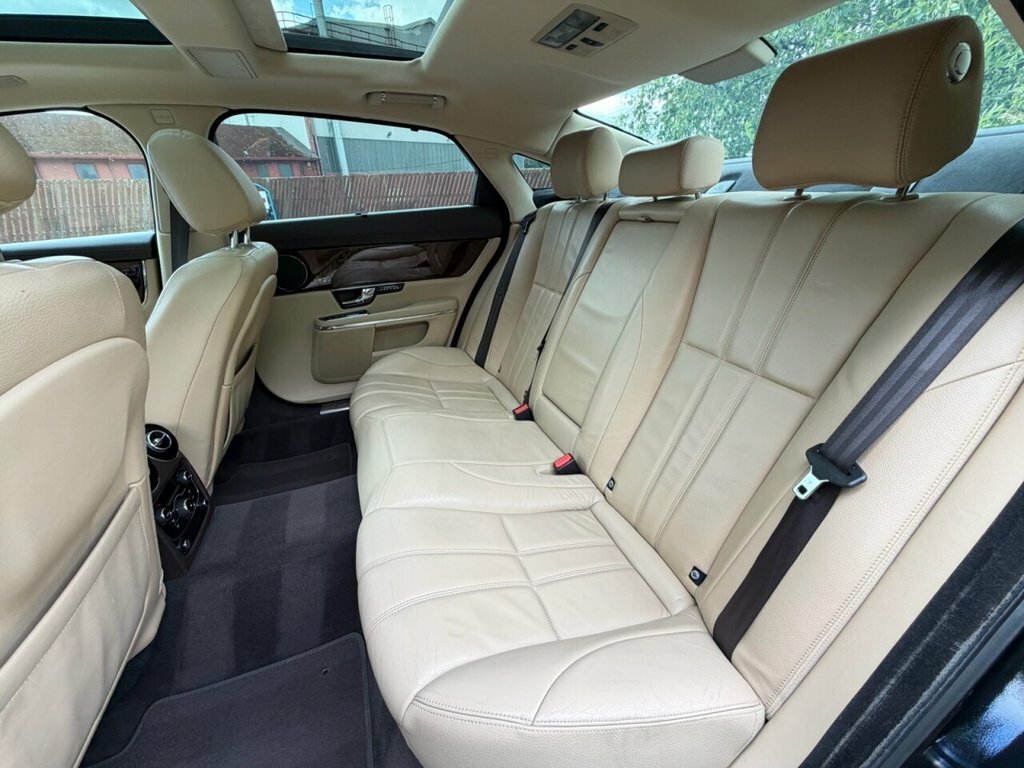 Jaguar XJ D V6 Silver #15