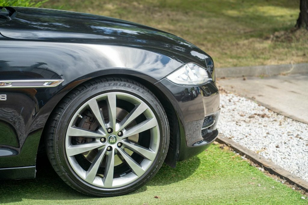 Jaguar XJ Saloon Black #5