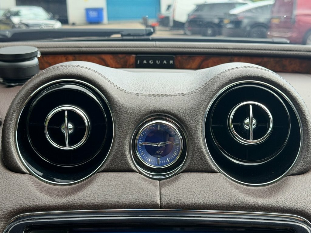 Jaguar XJ D V6 Silver #30