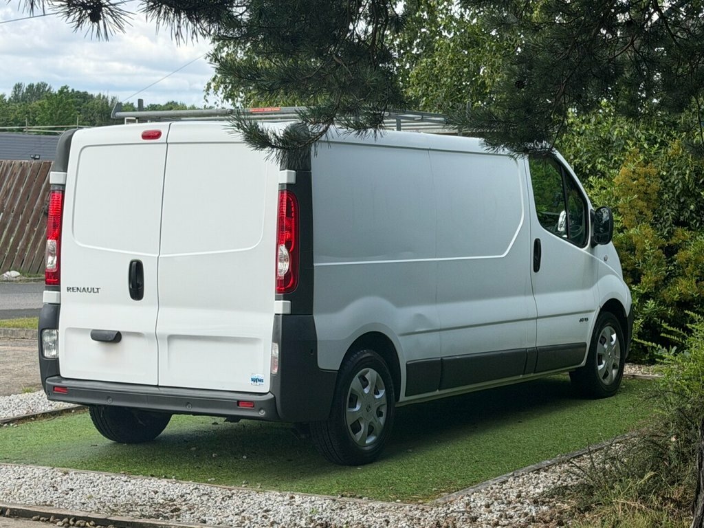 Renault Trafic Mpv White #6