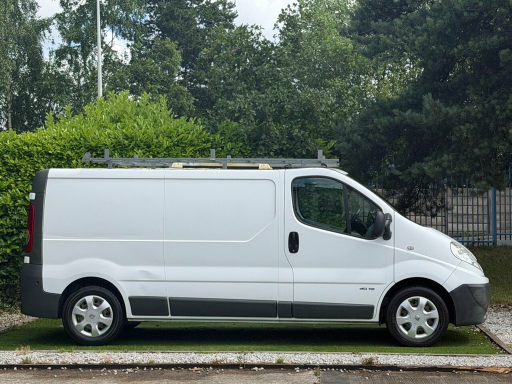 Renault Trafic Mpv White #2