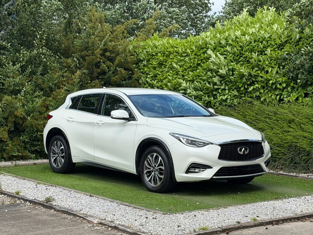 Infiniti Q30 1.5L Se White