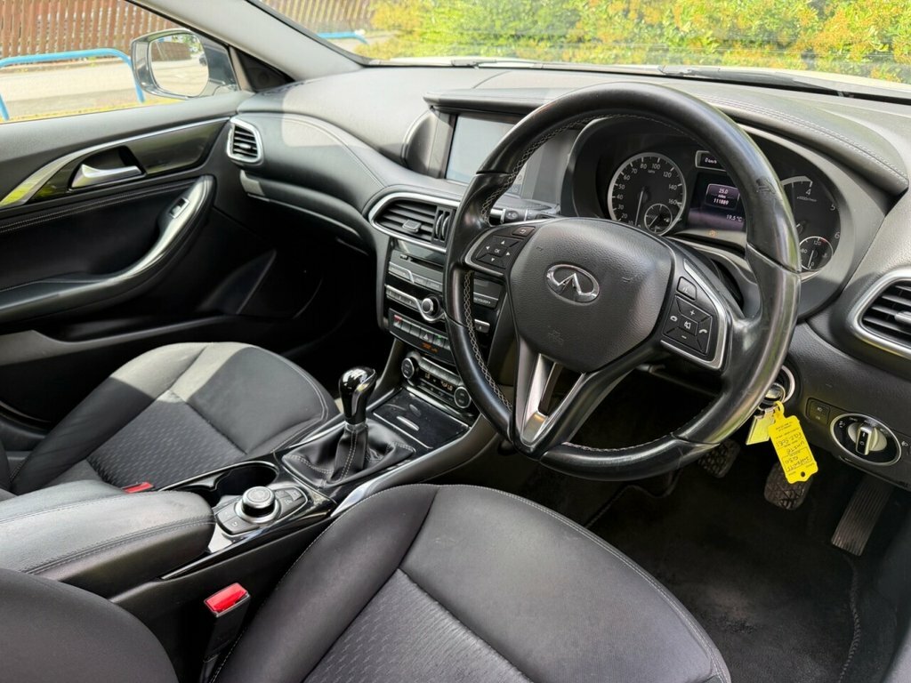 Infiniti Q30 1.5L Se White #3