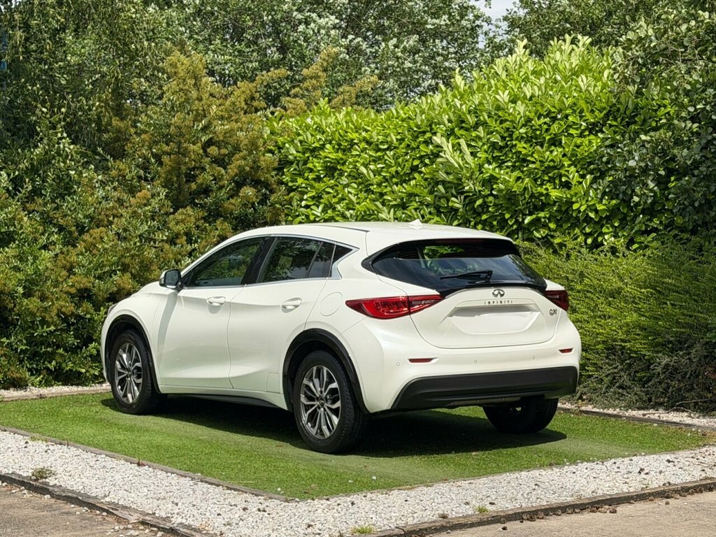 Infiniti Q30 1.5L Se White #6