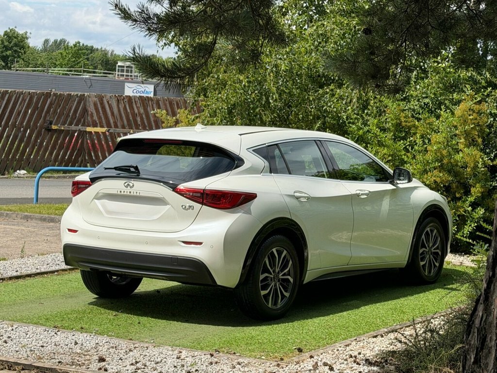 Infiniti Q30 1.5L Se White #5